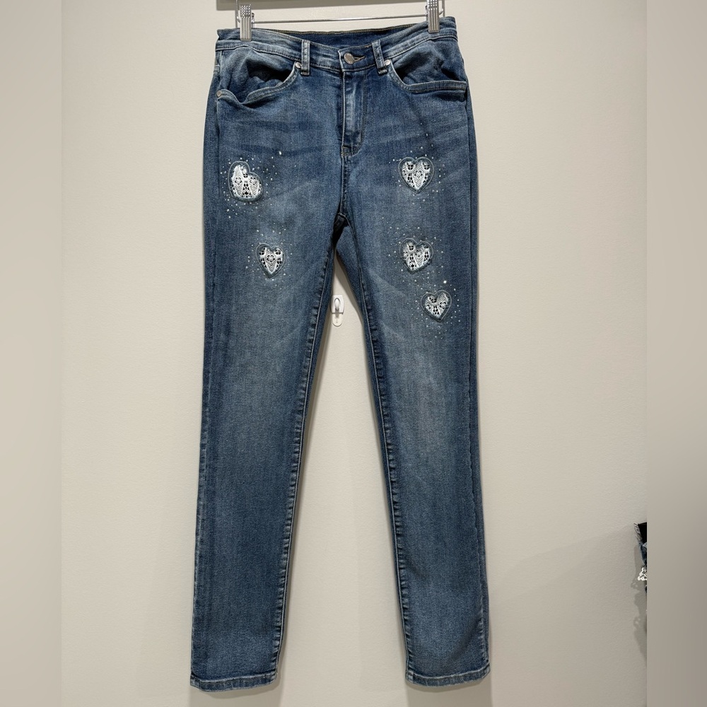NEW Venus Stretch Jeans with Heart Embroidered Accents Rhinstones Size 6 NWOT